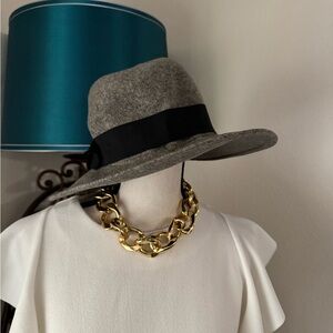 VINTAGE Cheryl Tiegs 100% Wool Gray Felt Fedora Hat with Black Trim